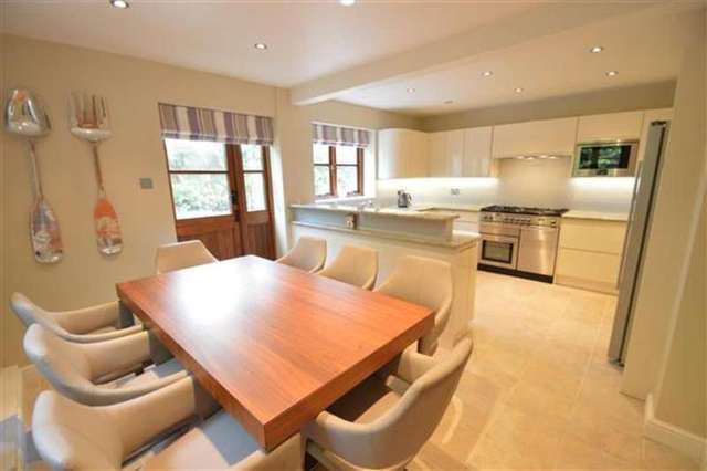  Image of 2 Bedroom Detached for sale at Arkley, EN5 2AH