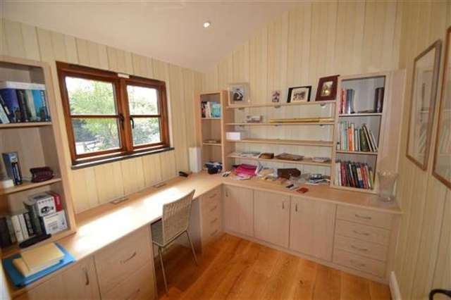  Image of 2 Bedroom Detached for sale at Arkley, EN5 2AH