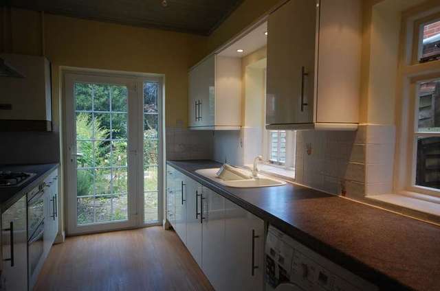  Image of 3 Bedroom Detached to rent at Winchester, SO23 7AA