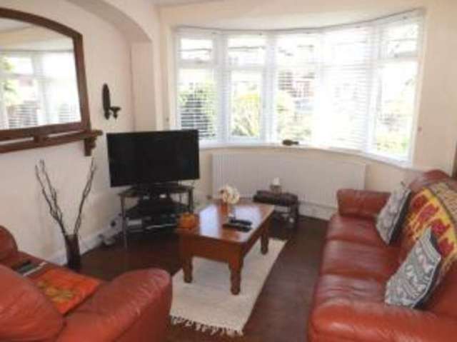 Image of 3 Bedroom Detached for sale at Worcester Park  Worcester Park, KT4 8JS