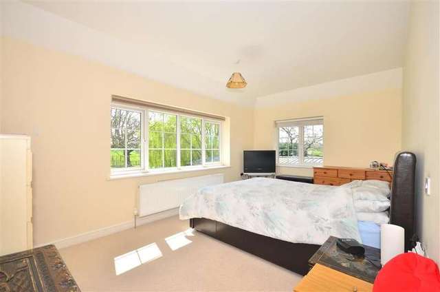  Image of 3 Bedroom Detached for sale at Shalfleet Newport Newport, PO30 4LZ