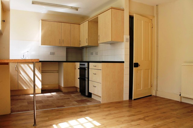  Image of 2 Bedroom Detached to rent at Felcourt  East Grinstead, RH19 2LQ
