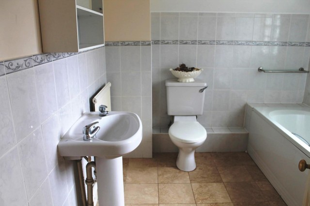  Image of 2 Bedroom Detached to rent at Felcourt  East Grinstead, RH19 2LQ