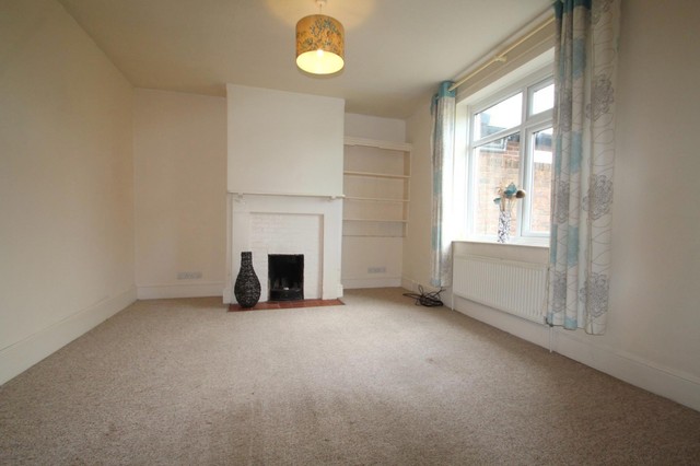 Image of 3 Bedroom Cottage to rent at Wallage Lane Rowfant Crawley, RH10 4NH