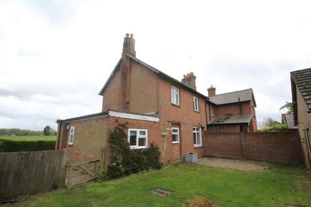  Image of 3 Bedroom Cottage to rent at Wallage Lane Rowfant Crawley, RH10 4NH