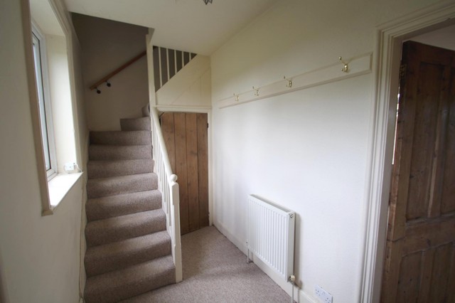  Image of 3 Bedroom Cottage to rent at Wallage Lane Rowfant Crawley, RH10 4NH