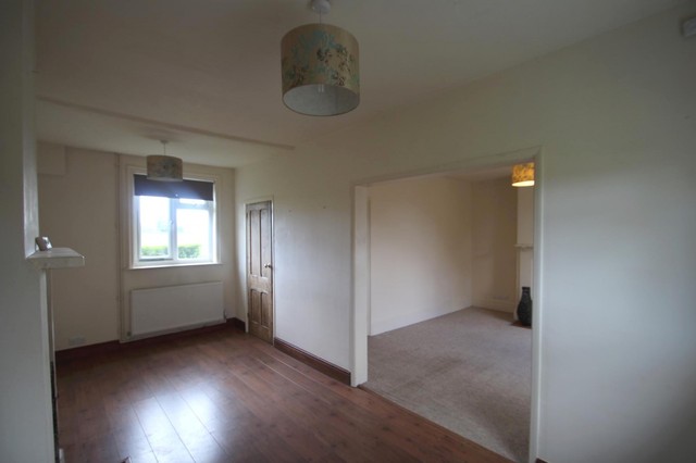  Image of 3 Bedroom Cottage to rent at Wallage Lane Rowfant Crawley, RH10 4NH