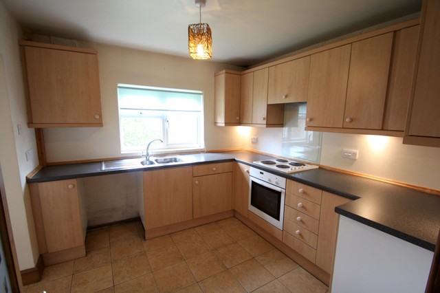  Image of 3 Bedroom Cottage to rent at Wallage Lane Rowfant Crawley, RH10 4NH