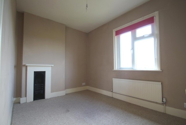  Image of 3 Bedroom Cottage to rent at Wallage Lane Rowfant Crawley, RH10 4NH