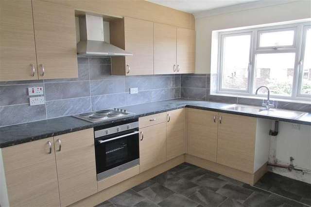  Image of 2 Bedroom Flat to rent at Charlton Wantage, OX12 7EA
