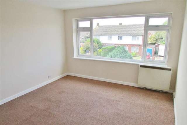  Image of 2 Bedroom Flat to rent at Charlton Wantage, OX12 7EA