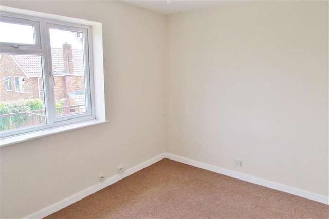  Image of 2 Bedroom Flat to rent at Charlton Wantage, OX12 7EA