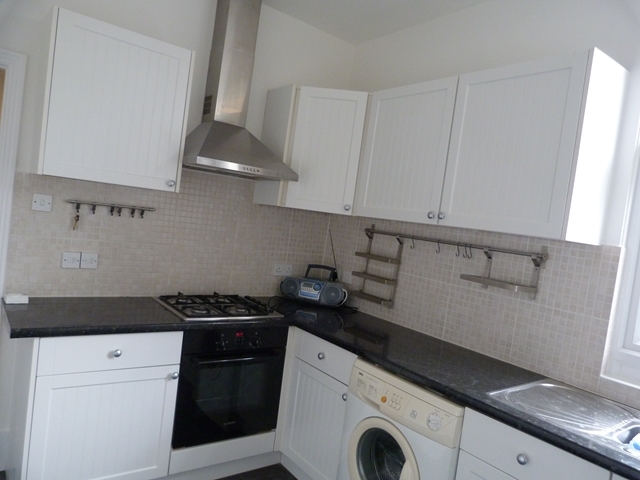  Image of 2 Bedroom Flat to rent at Pendle road  Tooting, SW16 6RT