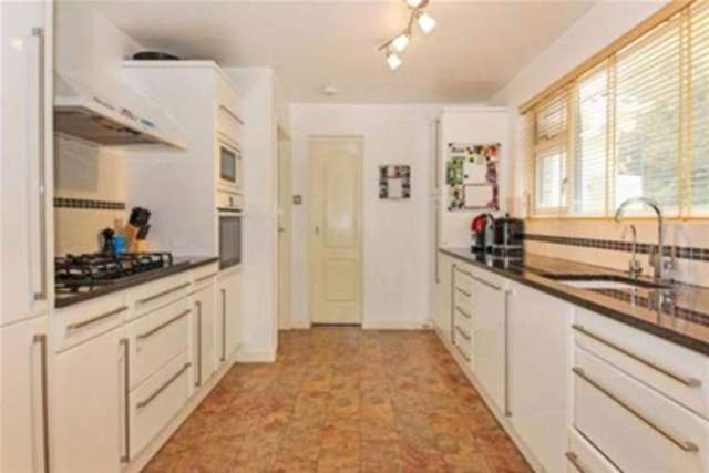  Image of 5 Bedroom Detached to rent at Bournemouth, BH10 7DL