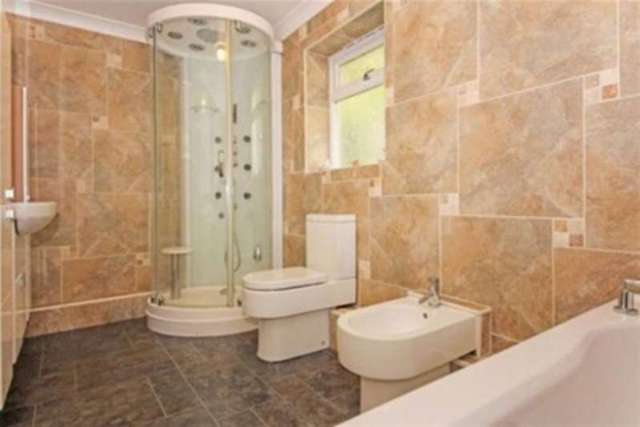 Image of 5 Bedroom Detached to rent at Bournemouth, BH10 7DL