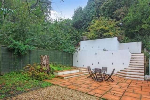  Image of 5 Bedroom Detached to rent at Bournemouth, BH10 7DL