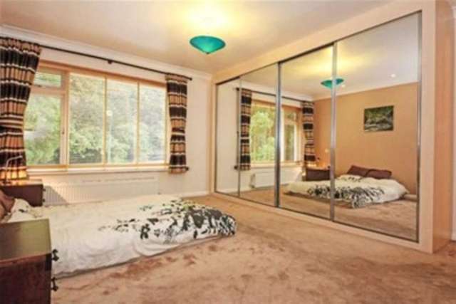  Image of 5 Bedroom Detached to rent at Bournemouth, BH10 7DL