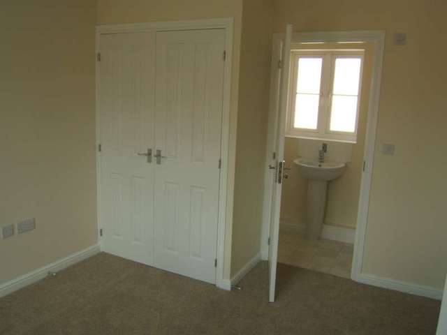  Image of 3 Bedroom Semi-Detached to rent at Archers Gate  Amesbury, SP4 7FX