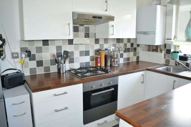  Image of 1 Bedroom Flat for sale at Arcade Parade  Chessington, KT9 1AB