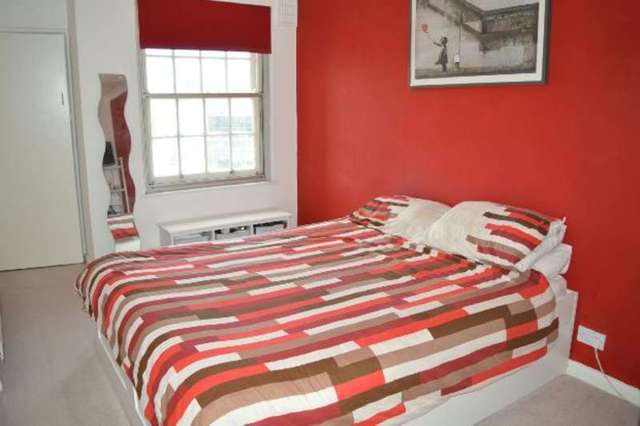  Image of 1 Bedroom Flat for sale at Arcade Parade  Chessington, KT9 1AB