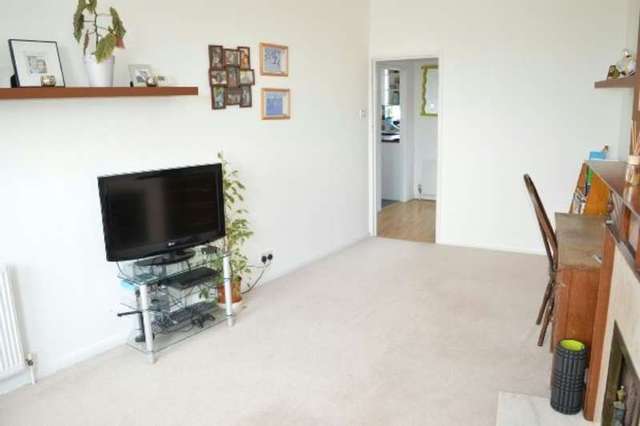  Image of 1 Bedroom Flat for sale at Arcade Parade  Chessington, KT9 1AB