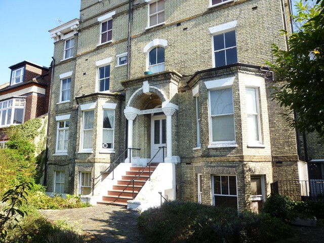  Image of 1 Bedroom Flat to rent at Argyle Mansions 37 The Avenue Surbiton, KT5 8JN