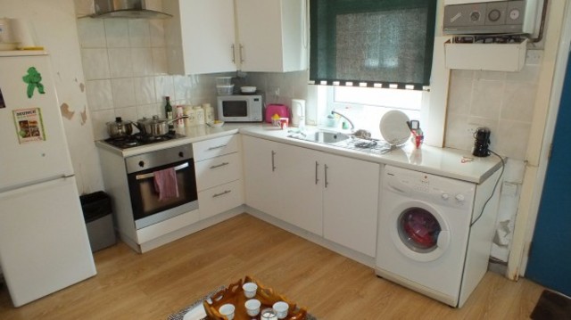  Image of 2 Bedroom Terraced for sale at Autumn Street  Leeds, LS6 1RH