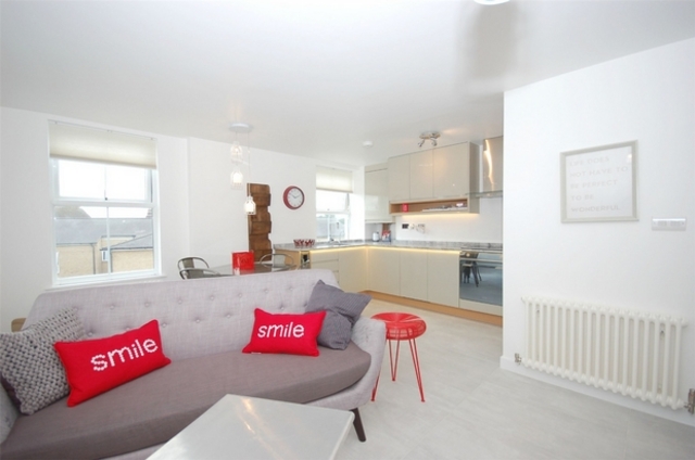  Image of 3 Bedroom Flat to rent at 6 High Street Harlesden Harlesden, NW10 4LT