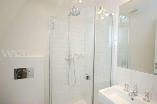  Image of 3 Bedroom Flat to rent at 6 High Street Harlesden Harlesden, NW10 4LT