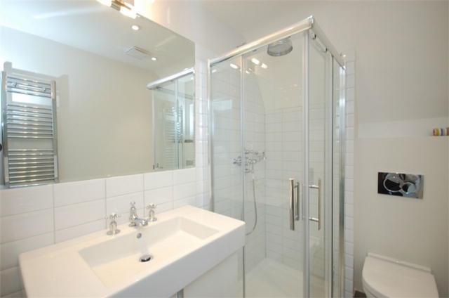  Image of 3 Bedroom Flat to rent at 6 High Street Harlesden Harlesden, NW10 4LT