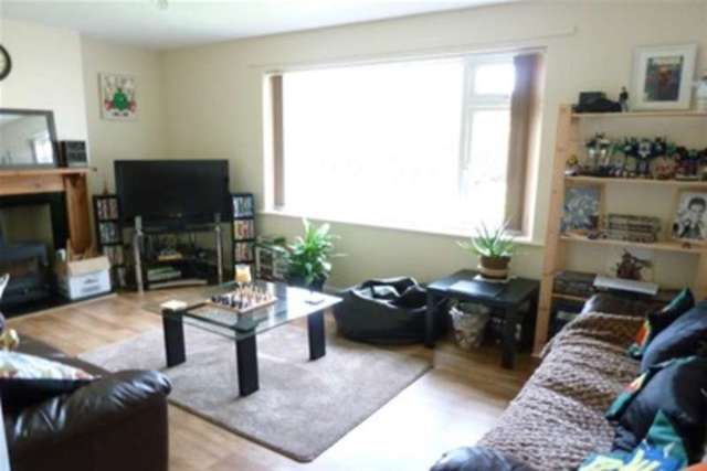  Image of 3 Bedroom Semi-Detached to rent at Warminster, BA12 9LX