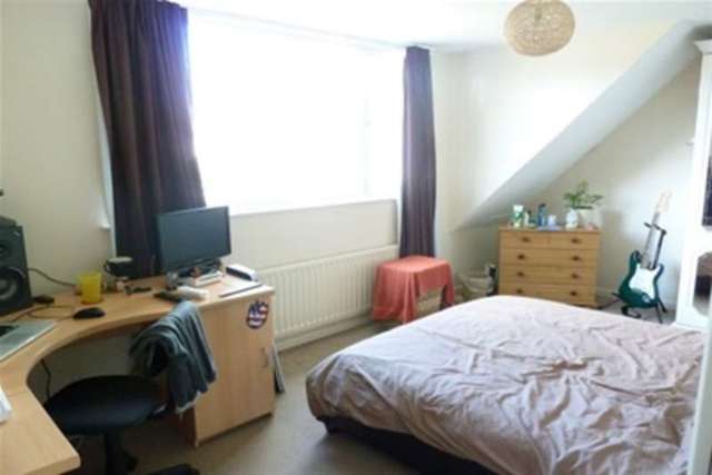  Image of 3 Bedroom Semi-Detached to rent at Warminster, BA12 9LX