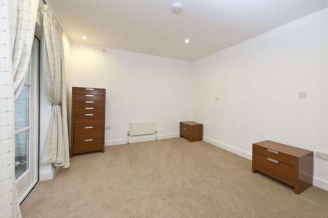  Image of 2 Bedroom Flat to rent at Beaufort Gardens Knightsbridge London, SW3 1PW