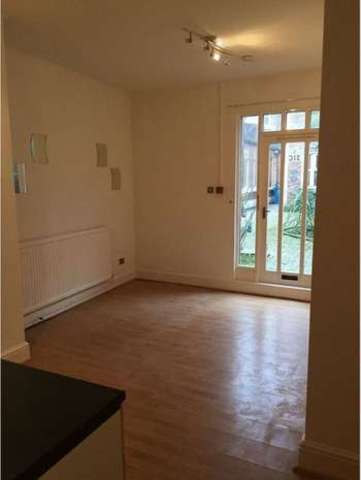  Image of 1 Bedroom Property for sale at Bishop Lane  Hull, HU1 1PA
