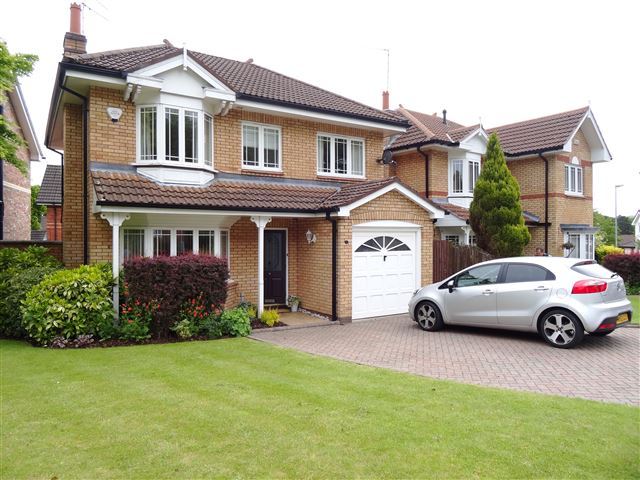 Image of 4 Bedroom Detached for sale at Bishopton Drive  Macclesfield, SK11 8TR