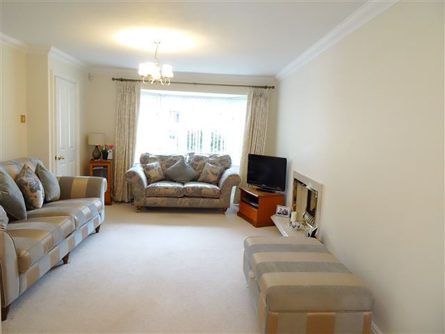  Image of 4 Bedroom Detached for sale at Bishopton Drive  Macclesfield, SK11 8TR