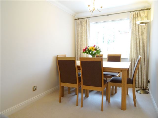  Image of 4 Bedroom Detached for sale at Bishopton Drive  Macclesfield, SK11 8TR