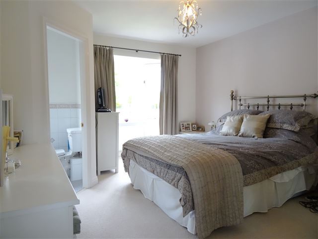  Image of 4 Bedroom Detached for sale at Bishopton Drive  Macclesfield, SK11 8TR