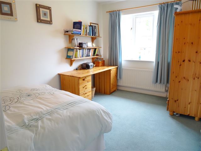  Image of 4 Bedroom Detached for sale at Bishopton Drive  Macclesfield, SK11 8TR
