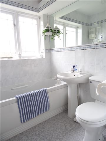  Image of 4 Bedroom Detached for sale at Bishopton Drive  Macclesfield, SK11 8TR