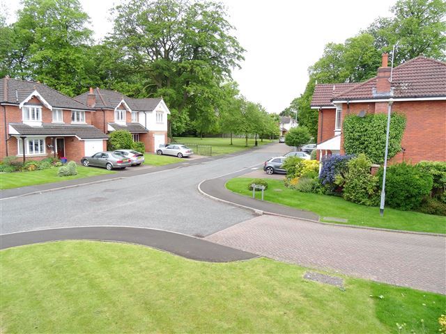  Image of 4 Bedroom Detached for sale at Bishopton Drive  Macclesfield, SK11 8TR