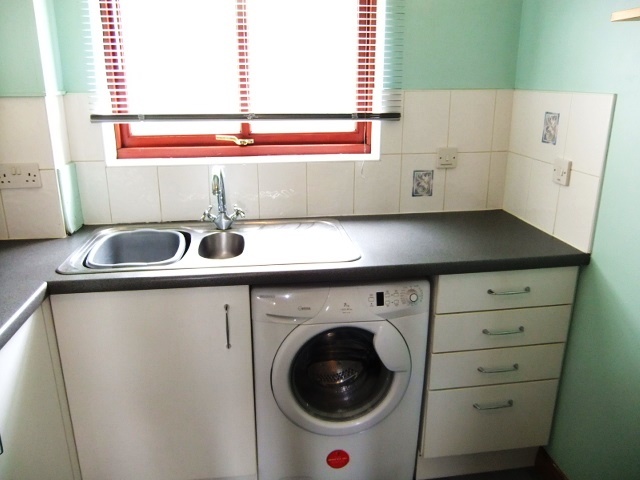  Image of 2 Bedroom Flat to rent at Dunfermline Fife Fife, KY11 3AD
