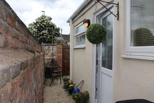  Image of 2 Bedroom Terraced for sale at Worcester Worcestershire Worcester, WR3 8AR