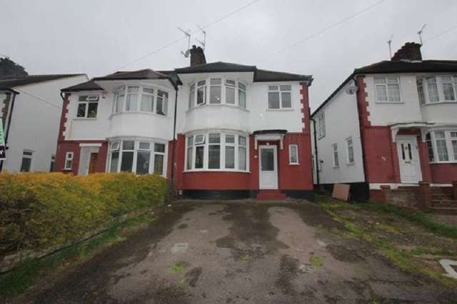  Image of 3 Bedroom Property for sale at Brook Avenue  Edgware, HA8 9UZ