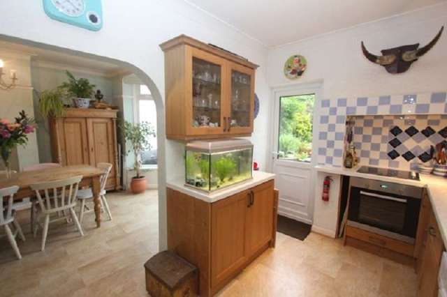  Image of 3 Bedroom Property for sale at Brook Avenue  Edgware, HA8 9UZ