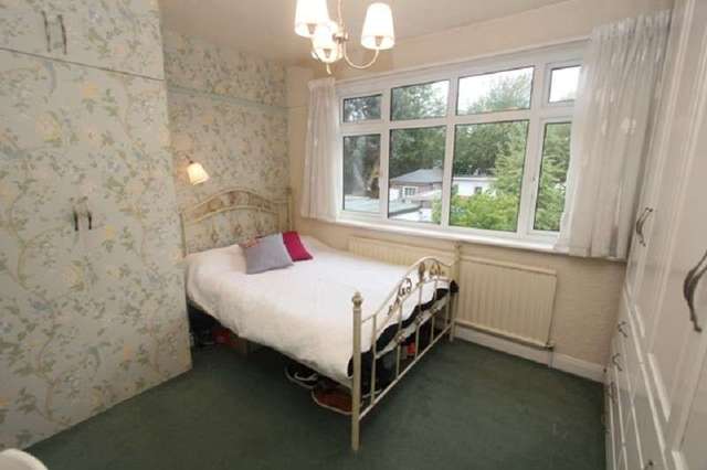  Image of 3 Bedroom Property for sale at Brook Avenue  Edgware, HA8 9UZ