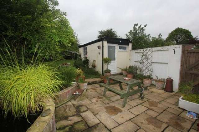 Image of 3 Bedroom Property for sale at Brook Avenue  Edgware, HA8 9UZ