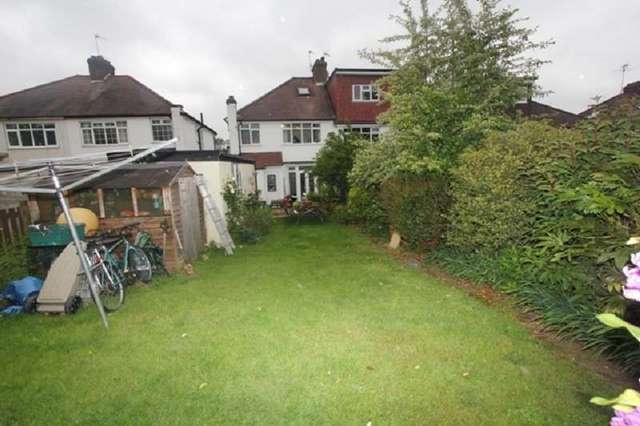  Image of 3 Bedroom Property for sale at Brook Avenue  Edgware, HA8 9UZ