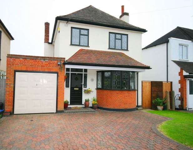  Image of 3 Bedroom Detached for sale at Brook Road  Brentwood, CM14 4PT