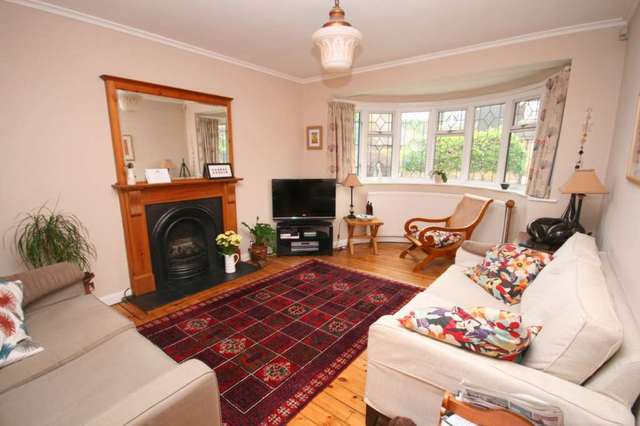  Image of 3 Bedroom Detached for sale at Brook Road  Brentwood, CM14 4PT
